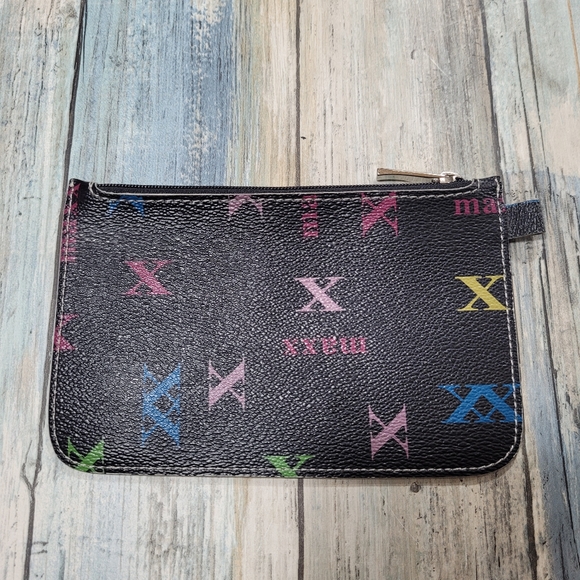 Maxx New York Pouch purse. - Picture 2 of 7